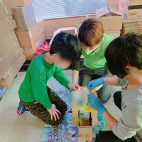 小学生が工場作業を体験!